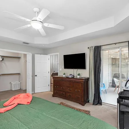 Breeze - Family Retreat With Waterfront Access & Game Room